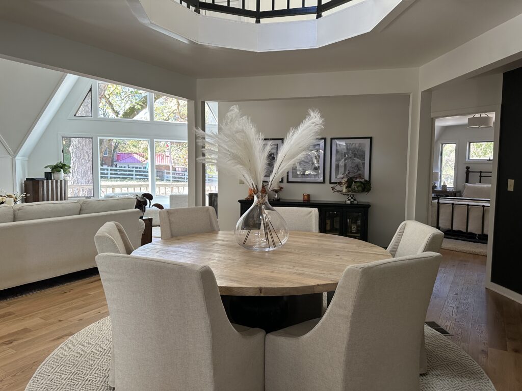 Cozy Modern Dining Area With Round Table